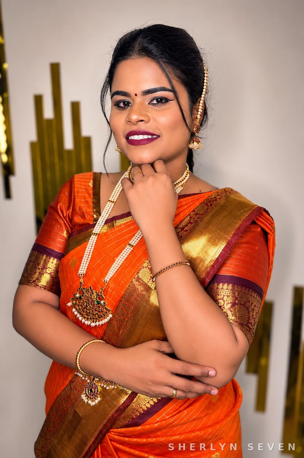 Reception makeup in a rust orange saree with gold jewellery